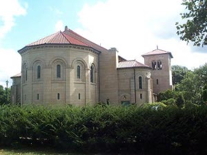 In a Mediterranean style, with a red tile roof, this large chapel with light tan stone walls is an Oberlin College landmark