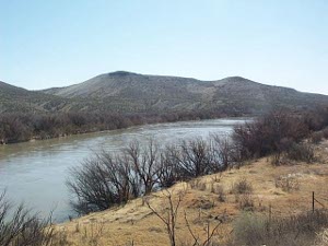 In New Mexico the Rio Grande is wide