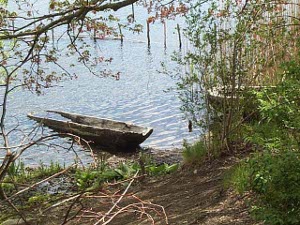 Semisubmerged at the waters edge, the Wampanoag boats were simple canoes made of thick wood