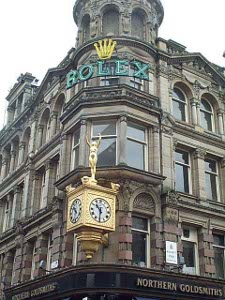 A lovely gold clock surmounted by a statue is the cornerpiece of the 19th century stone building occupied by Northern Goldsmiths in Newcastle