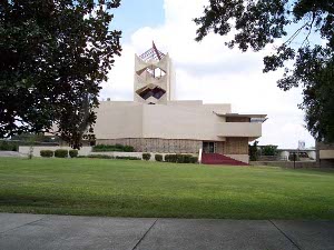 The Annie Pfeiffer Chapel has strong geometric lines with a creamy white color and a central tower with diamond shapes