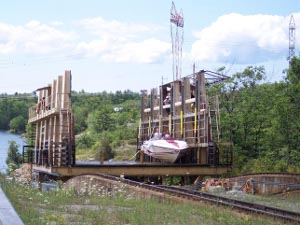 The boat is suspended as the rail car climbs the grade