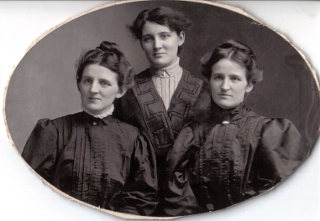 Elsa's grandmother and sisters, all in black, ca 1900