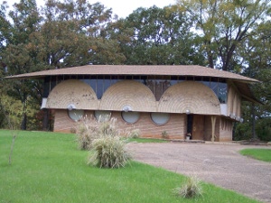 Large semicircular shingle patterns and a shallow roof typify this Bruce Goff house in Flint, Texas