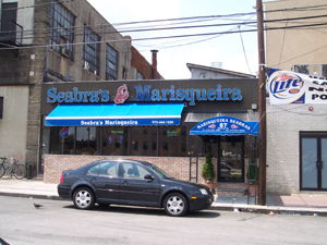 The unpretentious exterior of Seabra's Marisqueira Restaurant
