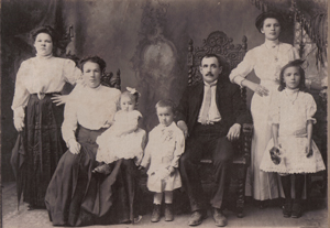 Hopko Family with Aunt Susie standing at the left