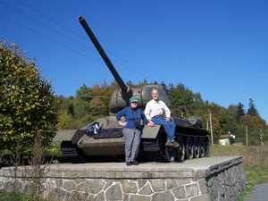 Tom and Elsa with one of the weapons at the Dukla Memorial