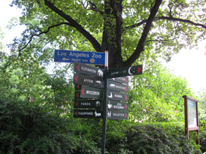 A zoo direction sign