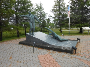 A modern bronze sculpture depicts the victims of the shipwreck and the mine disease