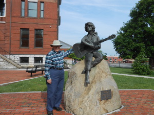 Dolly Parton statue