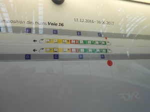 The diagram shows the cars of the train laid out along the sections of the platform, marked with distinguishing letters.