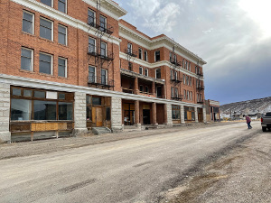 A four-story brick building with stone trim, the former Goldfield Hotel stretches an entire block in length.